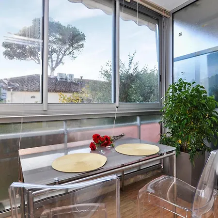 Awesome In With Kitchen * Cannes